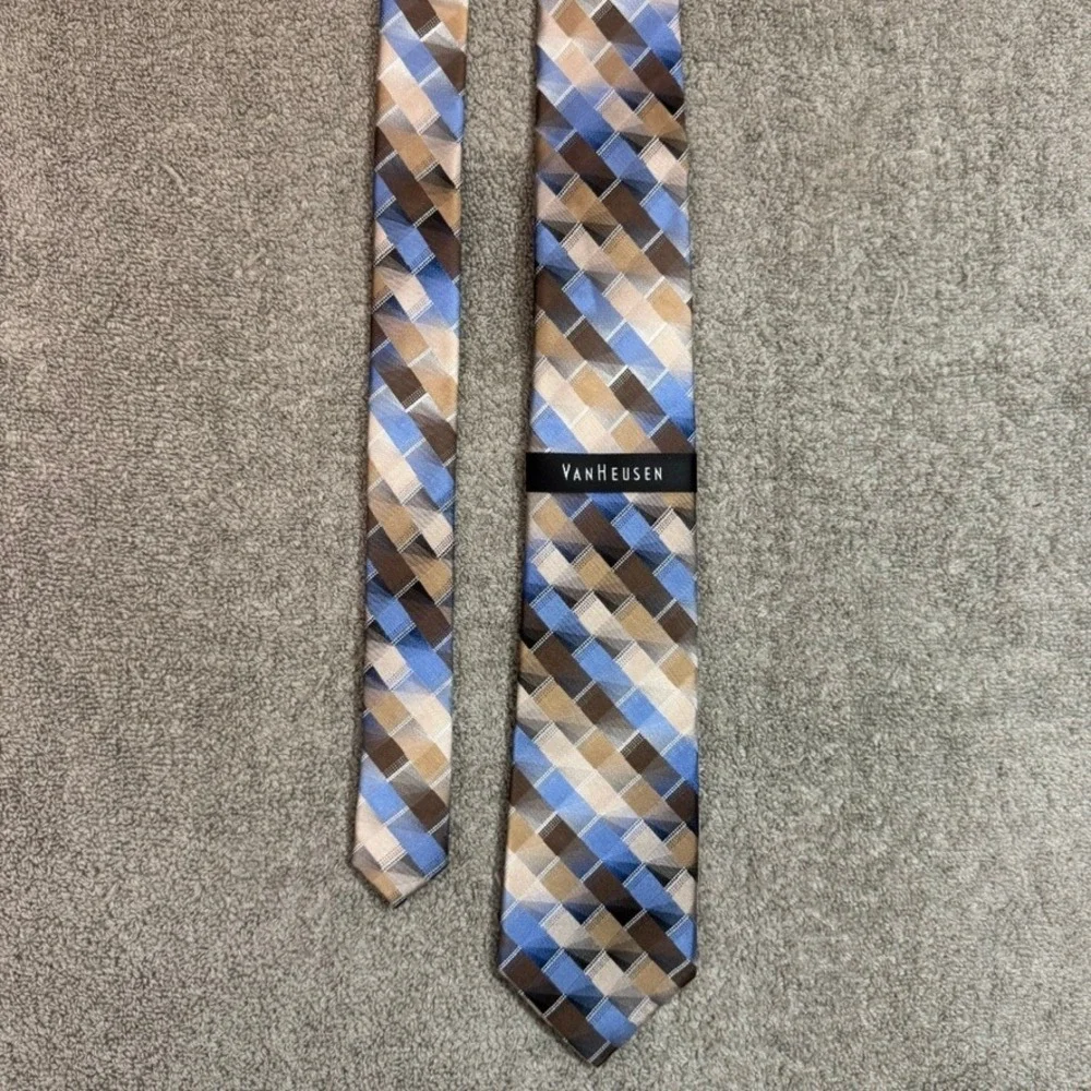 NWT Van Heusen Mens Silk Necktie Taupe Blue Geometric Block Pattern 5V963010 NWT